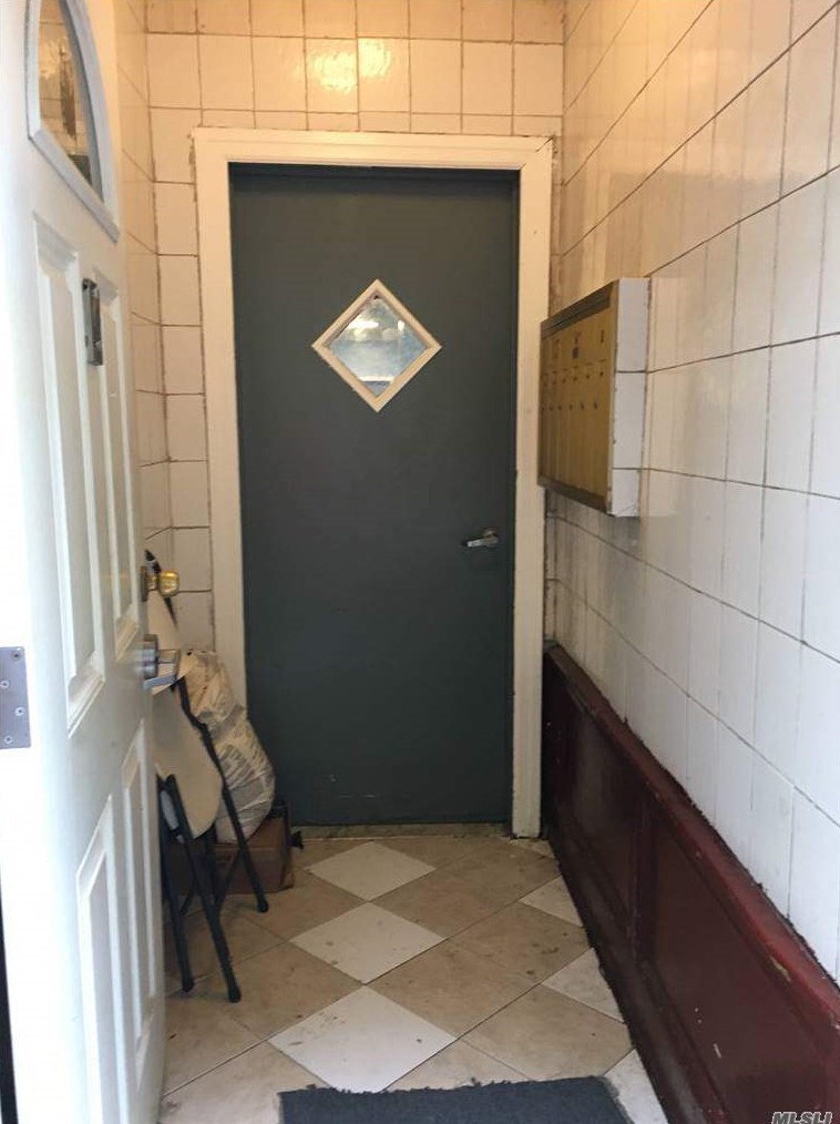 926 Montgomery St, Brooklyn, NY 11213-5757