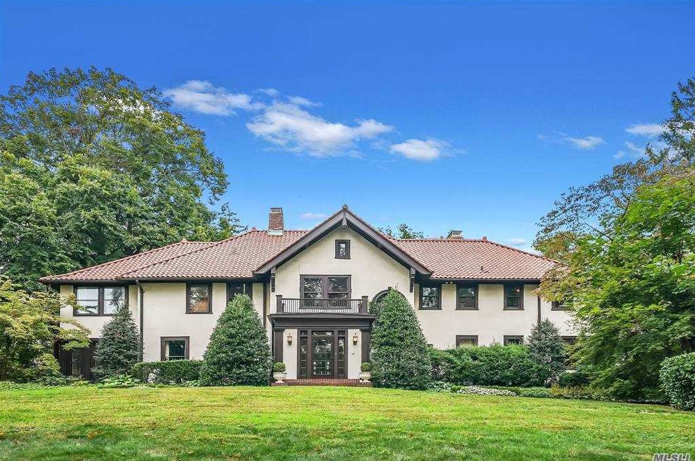 31 Elm Sea Ln, North Hills NY  11030-1008 exterior