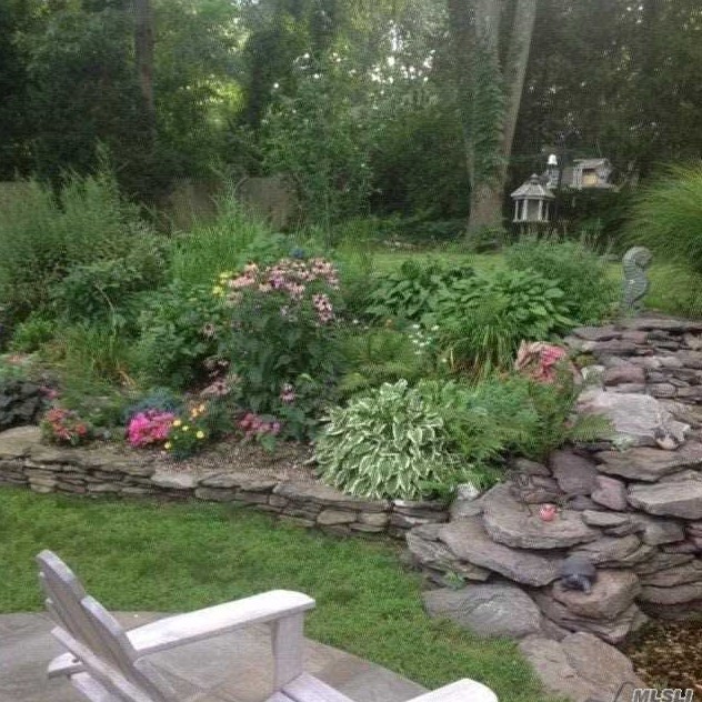 5 Rancher Pl, Hunt NY 11743-4019 exterior