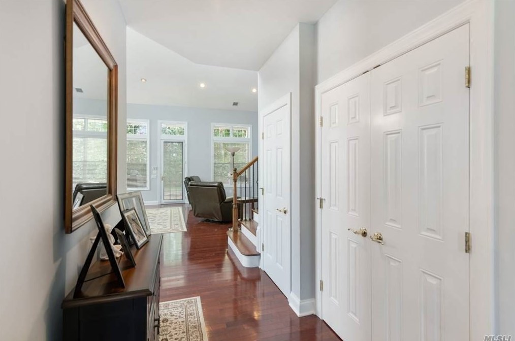 33 Concerto Ct, Eastport, NY 11941