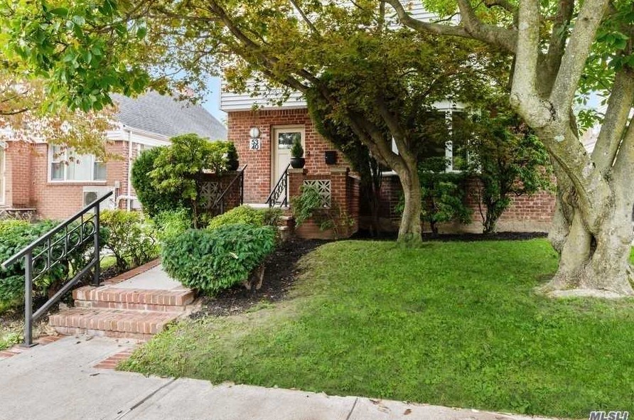 53-40 201st St, Flushing, NY 11364-1014