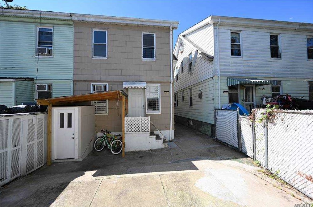 41-33 95th St, Flushing, NY 11373-1203