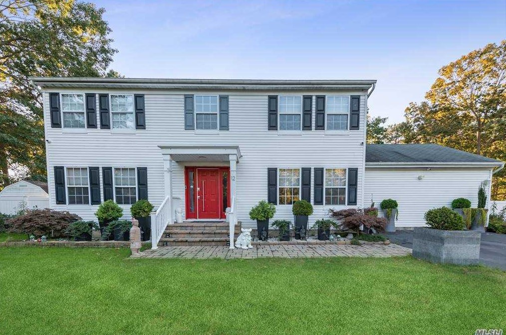 12 Kensington Way, Prt Jefferson Station, NY 11776-8009