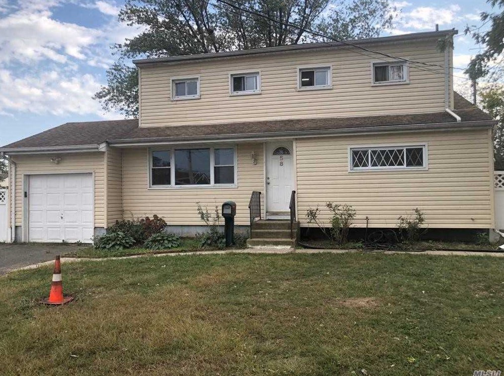 58 Rutledge St, Pine Air, NY 11717-2230