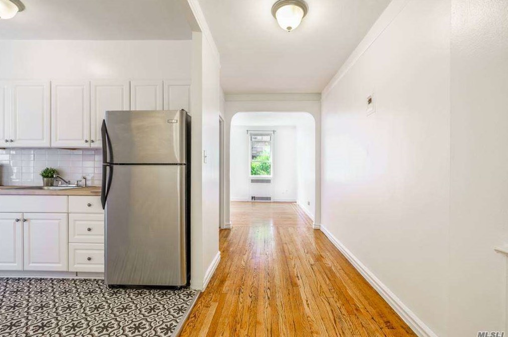 63-89 Saunders St, Flushing, NY 11374-1026