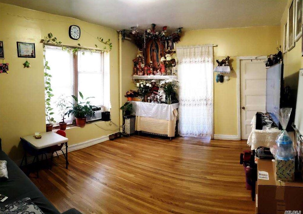 41-30 Gleane St, Flushing, NY 11373-1428