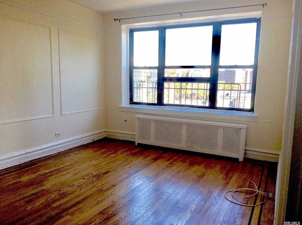 7234 Austin St Apt F3, Flushing, NY