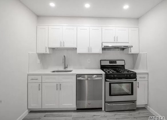 52 Francis Lewis Blvd, Flushing NY  11364-3245 exterior