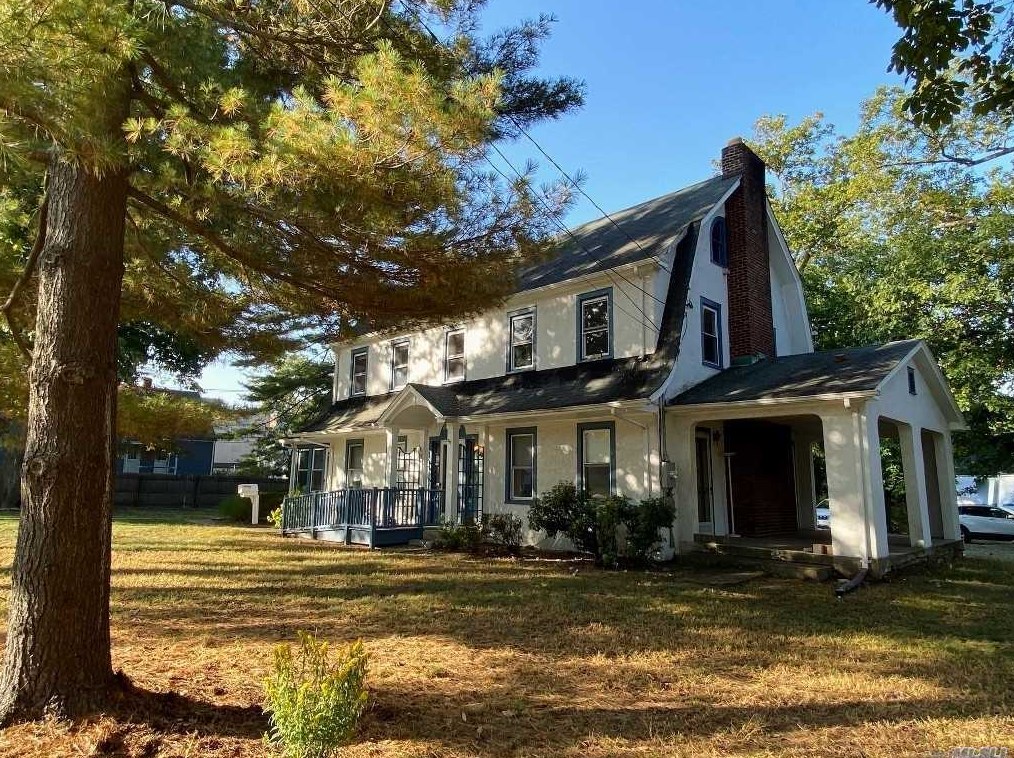 12 Walnut Rd, Glen Cove, NY 11542-2227