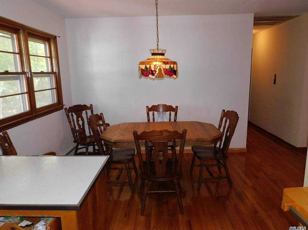 107 Lyman Rd, Canaan Lake, NY 11772-6211
