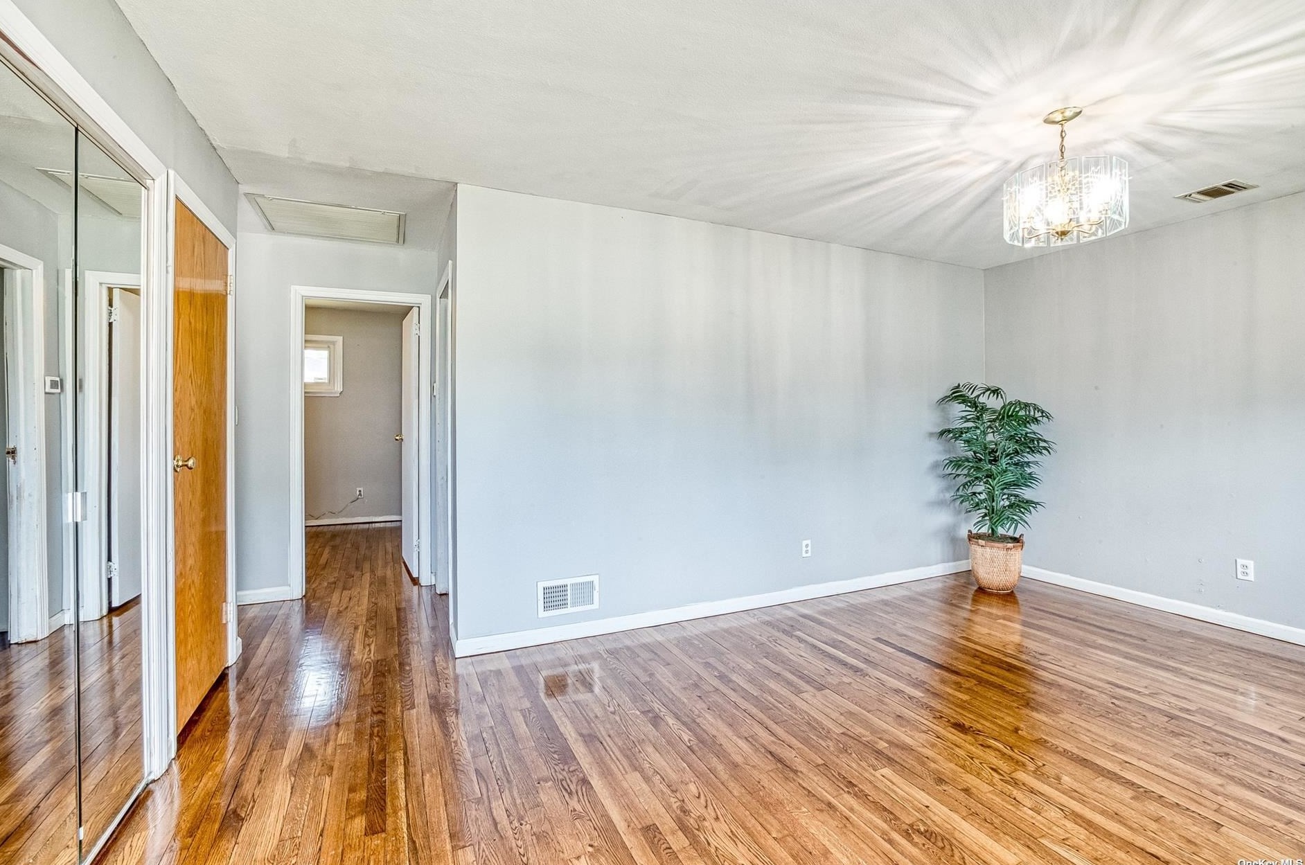 167 Neptune Ave, Babylon, NY 11704
