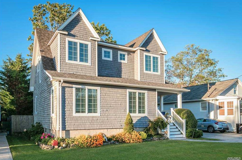107 Laurel St, Canaan Lake, NY 11772-3554