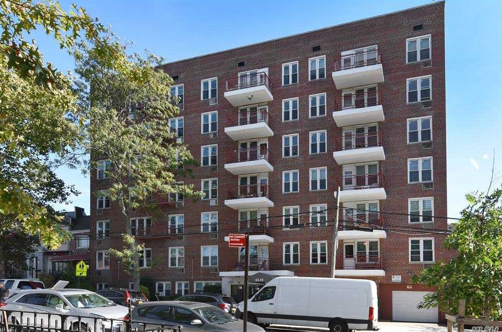 65-15 Alderton St, Flushing NY exterior