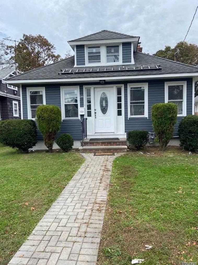 36 Saint Pauls Rd, Hempstead, NY 11550-2045