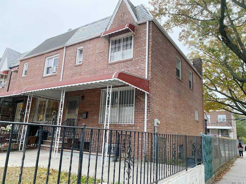 25-02 86th St, Flushing, NY 11370-1028