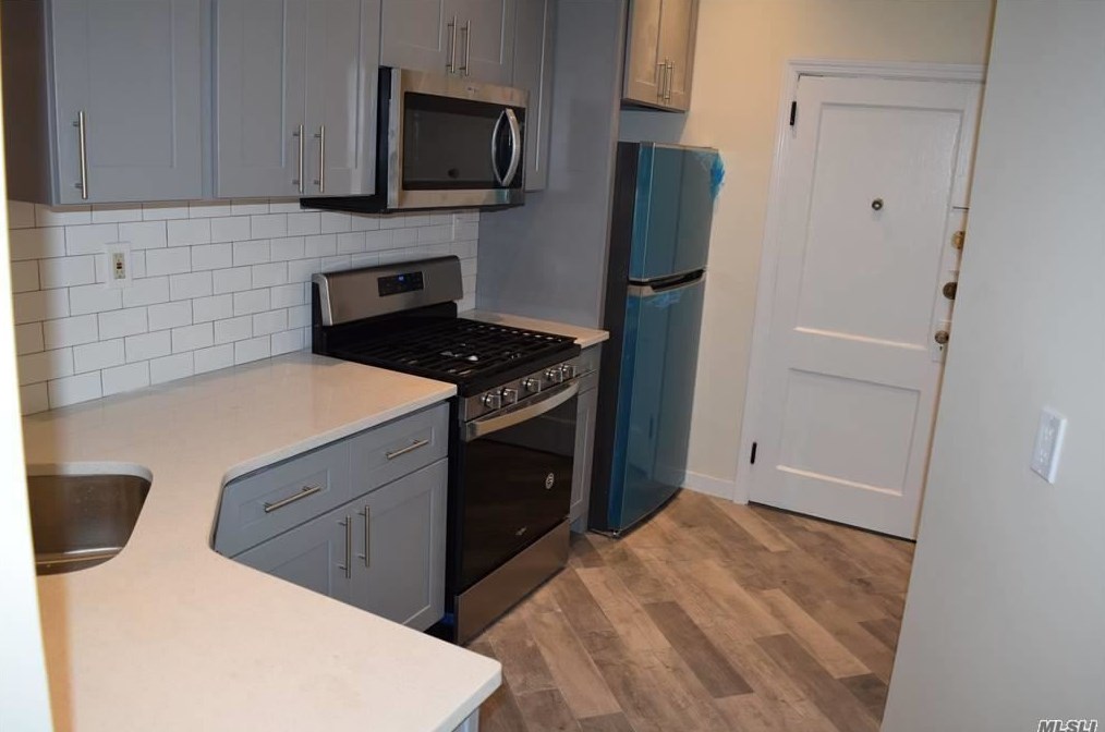 3344 98th St #2r, Flushing, NY 11368