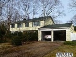 1 Standish Ln, Stonybrook, NY 11790-3124