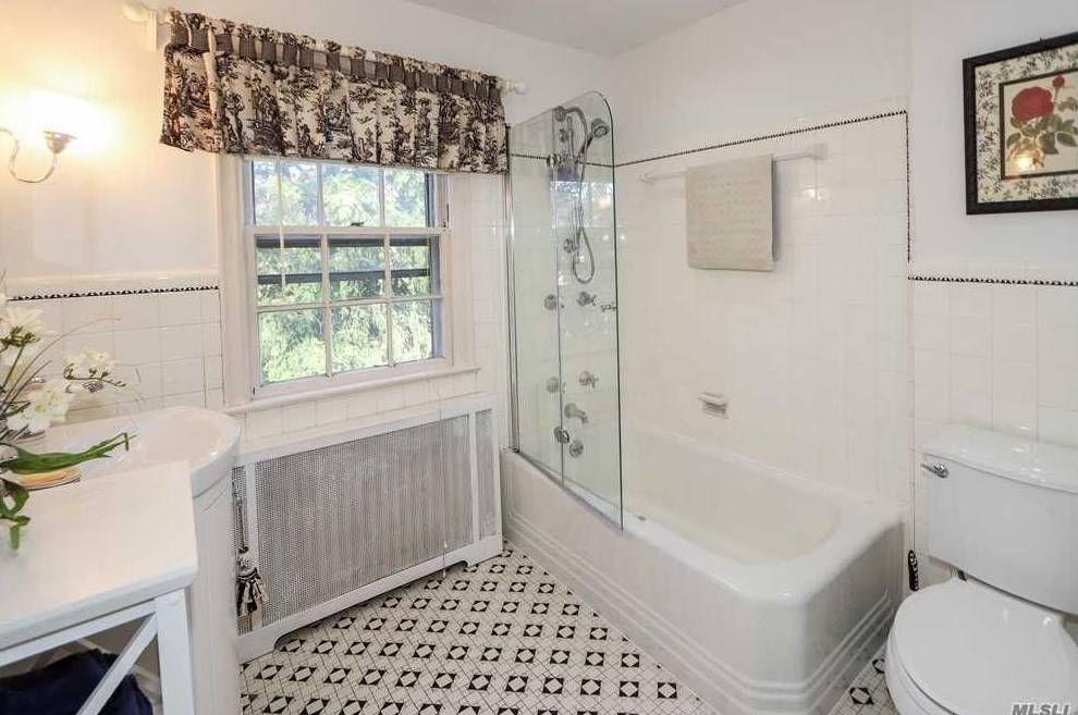 11 Margaret Blvd, North Merrick NY 11566-3106 exterior