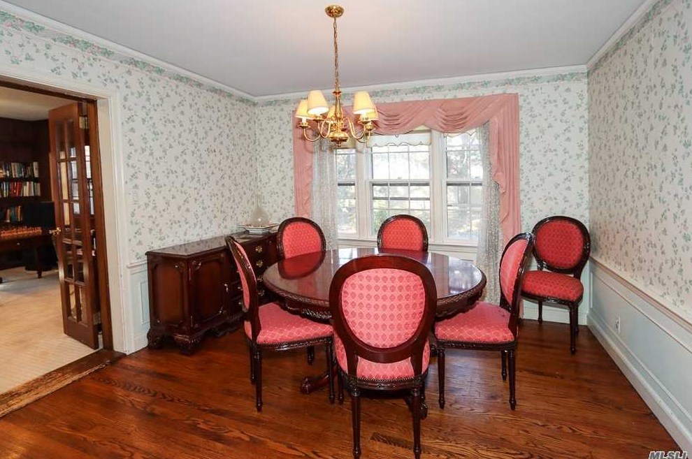 11 Margaret Blvd, North Merrick NY 11566-3106 exterior