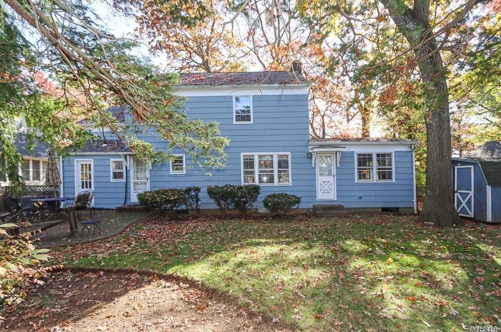 11 Margaret Blvd, North Merrick NY 11566-3106 exterior