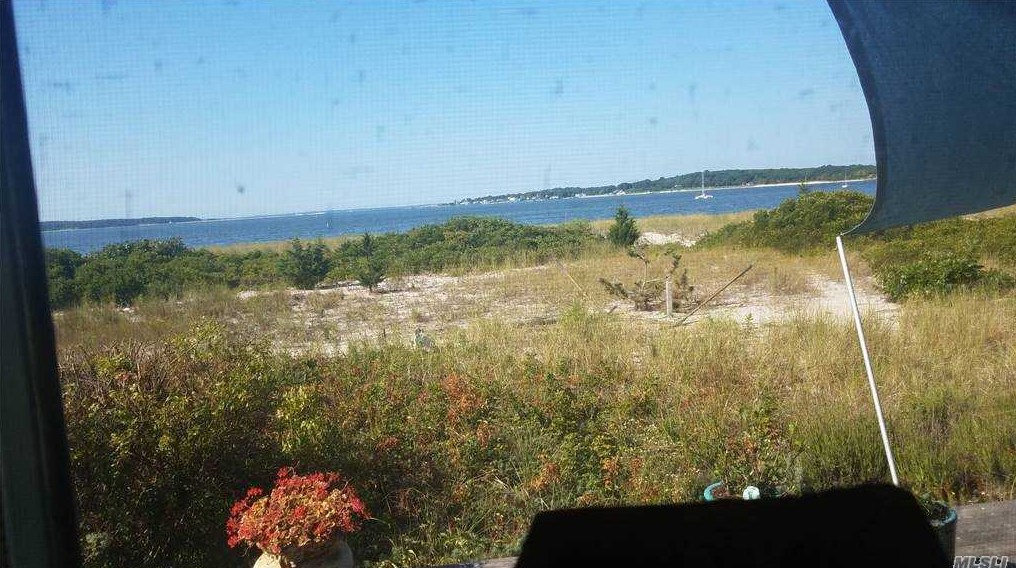 965 Fishermans Beach Rd, Nassau Point, NY 11935
