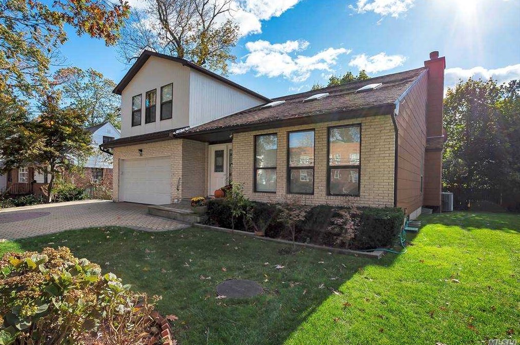 180 Warner Ave, East Hills, NY 11577-1046
