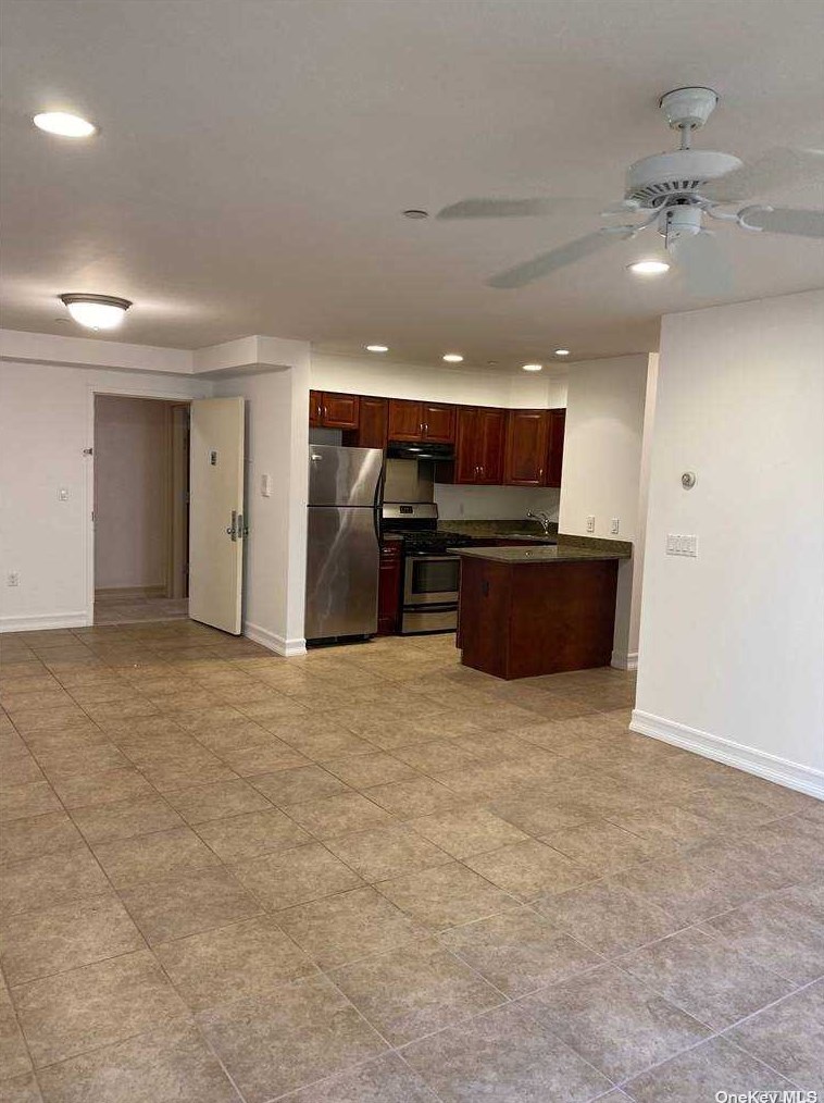 5925 Grove St Apt 3e, Flushing, NY