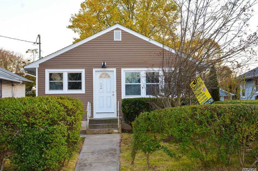 22 Whitson St, Hempstead, NY 11550-5411