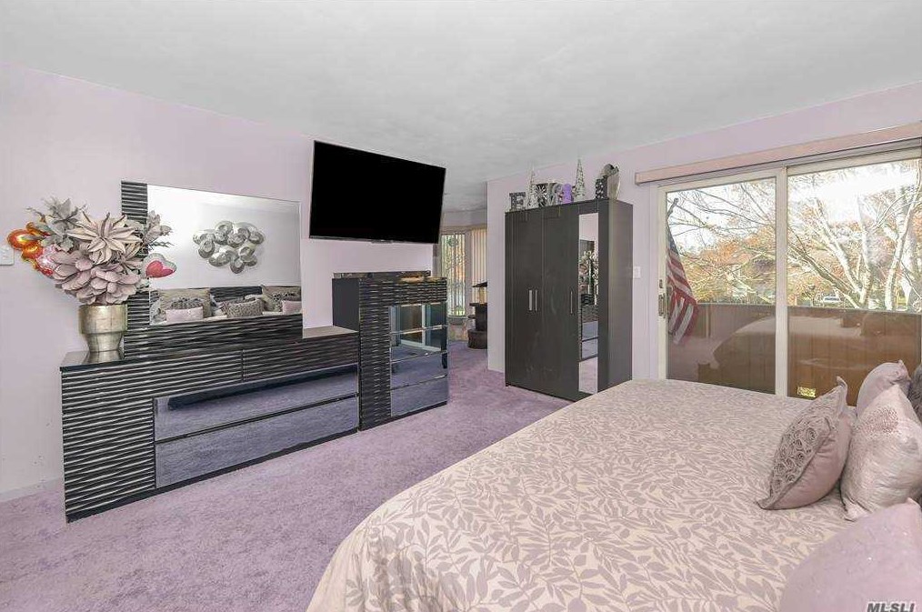 7 Kristin Ln, Hauppauge NY 11788-1239 exterior