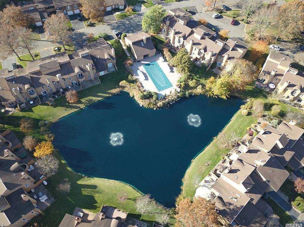 7 Kristin Ln, Hauppauge NY 11788-1239 exterior