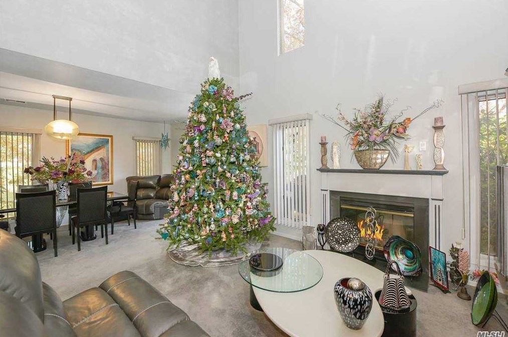 7 Kristin Ln, Hauppauge NY 11788-1239 exterior