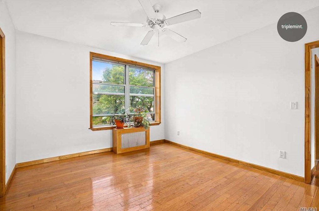 37-59 84th St, Flushing, NY 11372-1604