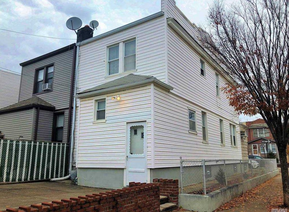 69-40 68th St, Flushing, NY 11385-1239