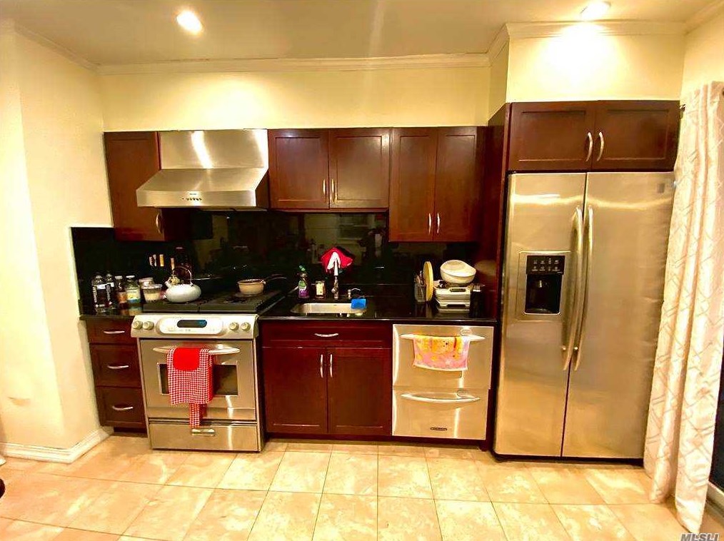 59-32 Parsons Blvd, Flushing NY  11357-0010 exterior