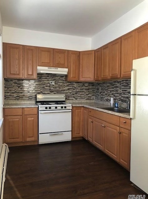 44-40 64th St, Flushing, NY 11377