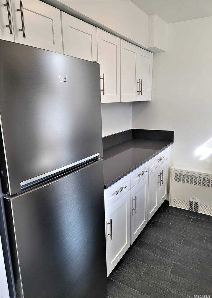 35-31 205th St, Flushing, NY 11361-1345