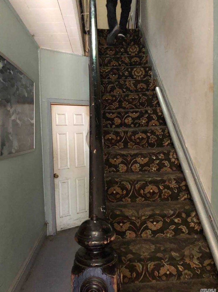 93 Doscher St, Brooklyn, NY 11208-2708