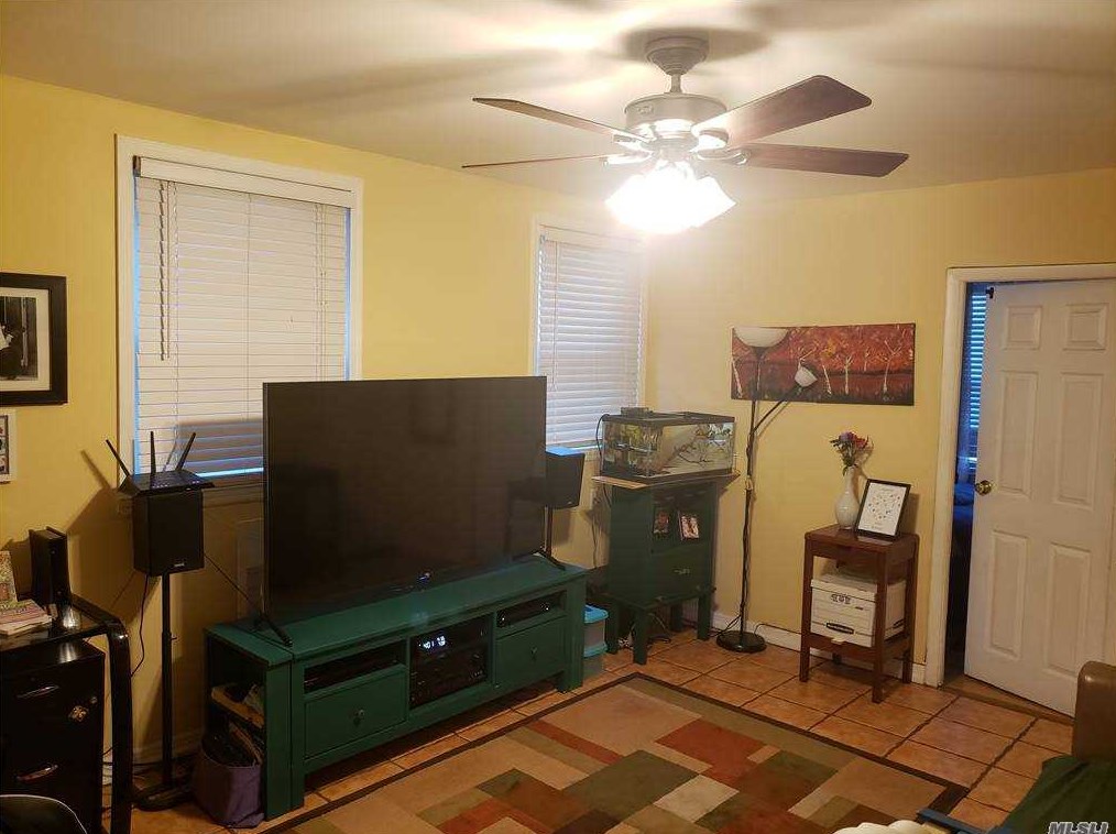 47-58 98th Pl, Flushing, NY 11368-2709