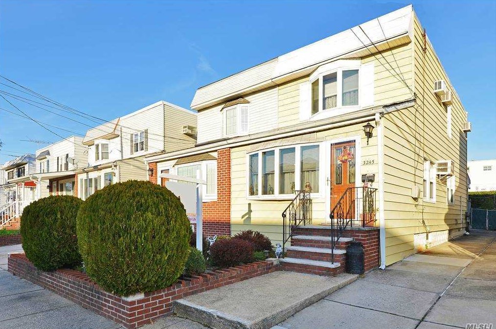 32-45 201st St, Flushing, NY 11361-1015