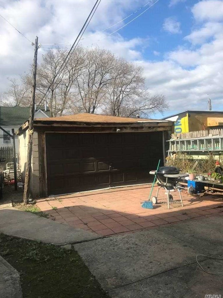 32 99th St, Flushing NY  11369-1315 exterior