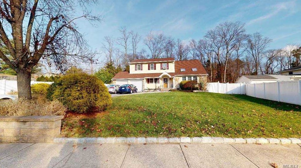 607 Terry Rd, Hauppauge, NY 11788-3430