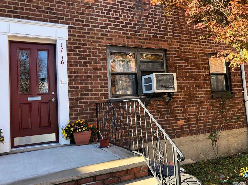 17-16 166th St, Flushing NY  11357-2048 exterior