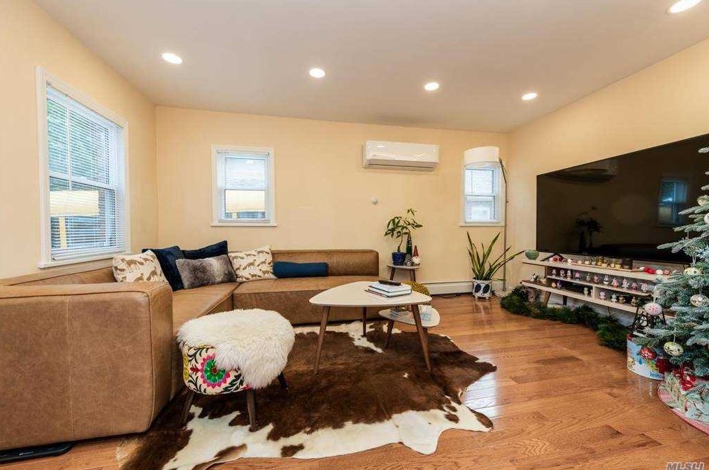 172-14 Effington Ave, Flushing, NY 11358-3722