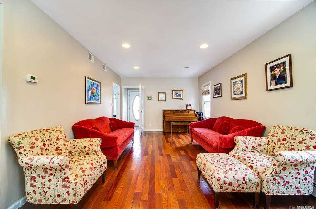 68-35 147th St, Flushing, NY 11367-1711