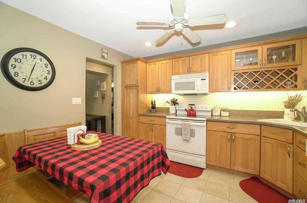 59 Clymer St, Prt Jefferson Station, NY 11776-3811