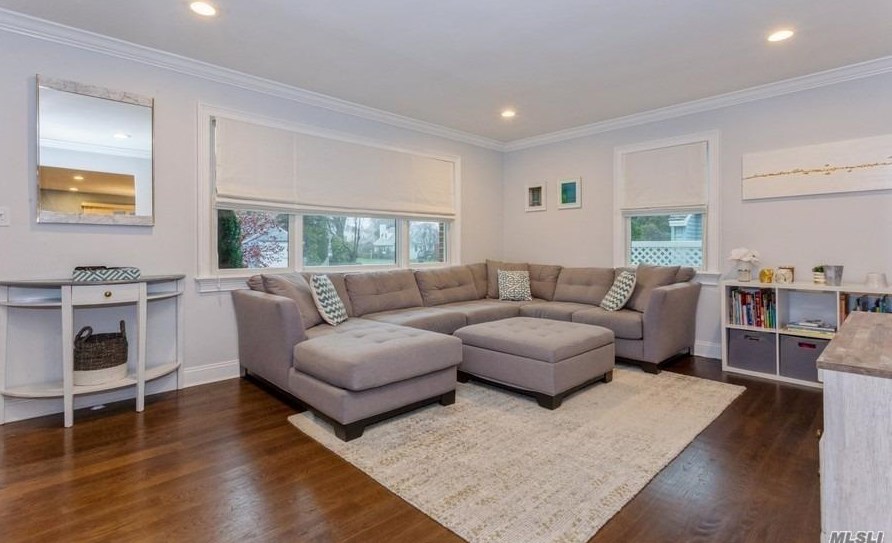 7 Dorset Ln, Rockville Centre, NY 11570-4500