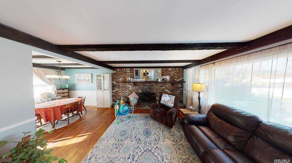 220 Seneca St, Hauppauge, NY 11779-4685