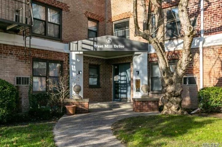 4 W Mill Dr #2b, Great Neck, NY 11021