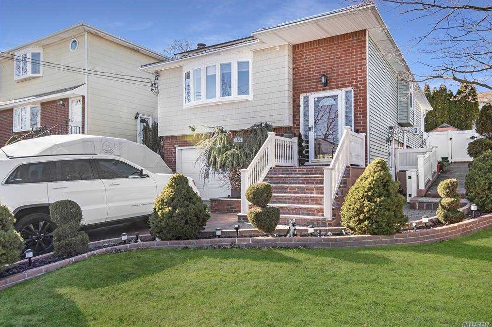 155 Lincoln Rd, Franklin Square, NY 11010-3806