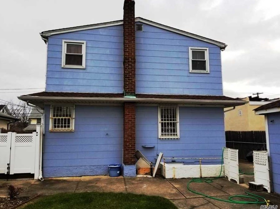 11 Wilson Ave, Lynbrook, NY 11563-1316